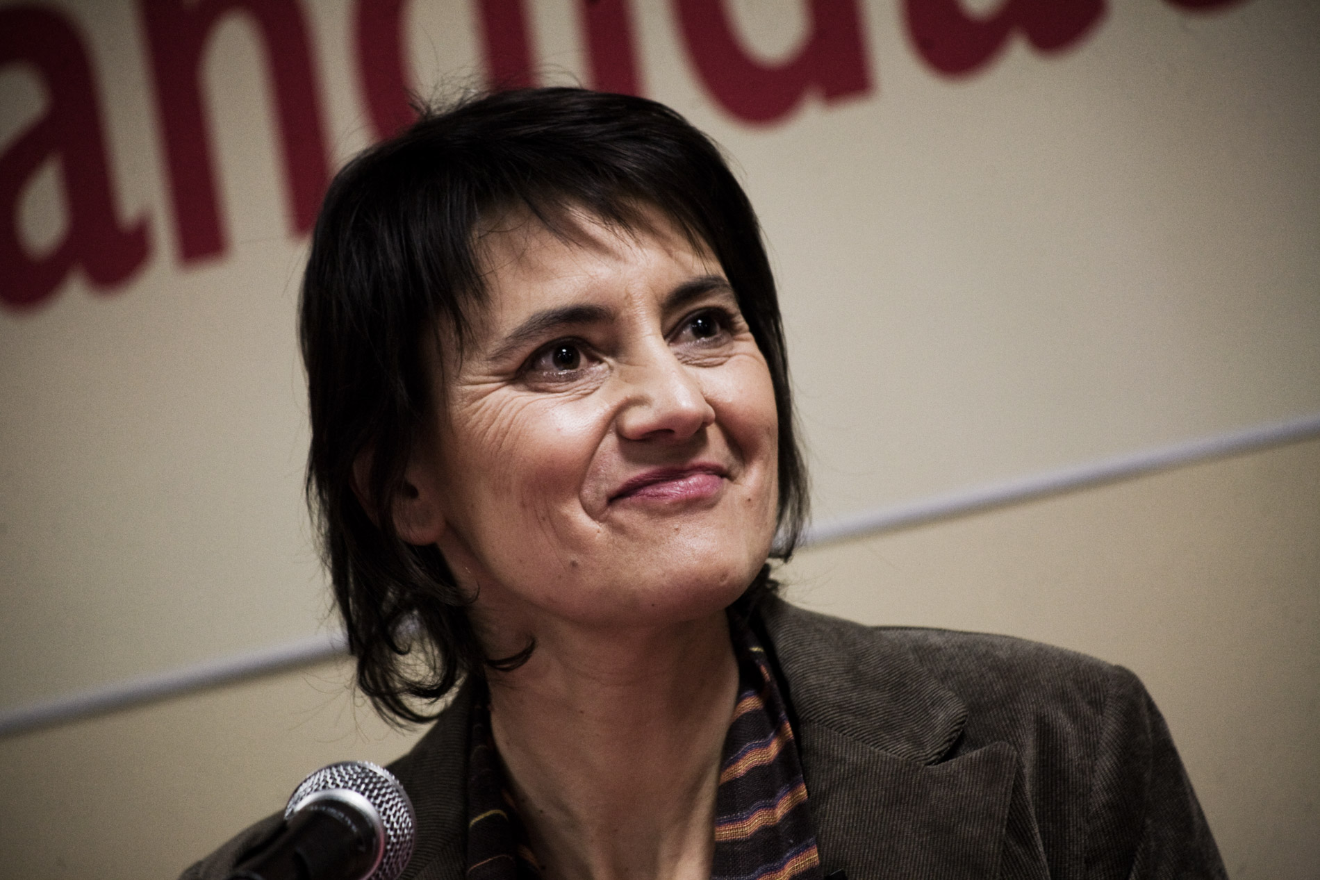 Nathalie Arthaud, porte parole de Lutte Ouvrière pendant sa conférence de presse, le 3 février 2012