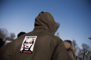 Rassemblement d'une vingtaine d'opposants place Pouchkine, suite a la manifestation qui a reunit entre 10000 et 15000 participants, sur Novy Arbat, a Moscou le 10 mars 2012. thumbnail