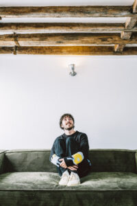 2022 - Portraits de l'humoriste Panayotis Pascot, a Paris thumbnail