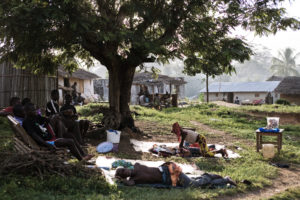 Refugies ivoiriens a Janzon, dans le comte de Grand Gedeh au Liberia. Ivorian refugees in Janzon, Grand Gedeh County, Liberia. thumbnail